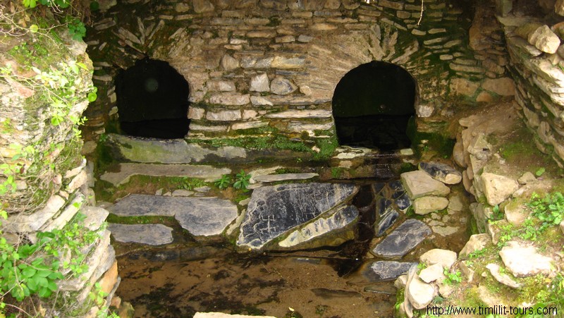 Bazenzen : Source au village Ismamen.