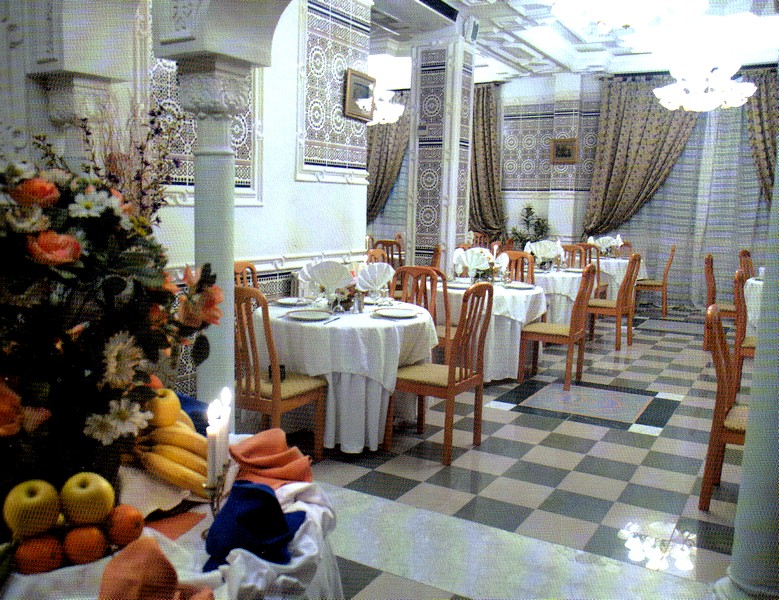 Restaurant au complexe de Hammam Guegour.